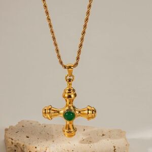 vintage style green stone necklace H72